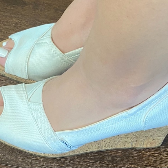 Tom’s wedge sandals - size 10 wide - Picture 6 of 12